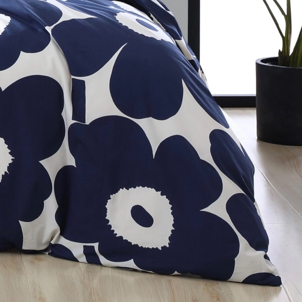 NWT Marimekko - Duvet Cover Set with Matching Shams - Unikko Indigo-Full/Queen - Picture 4 of 8